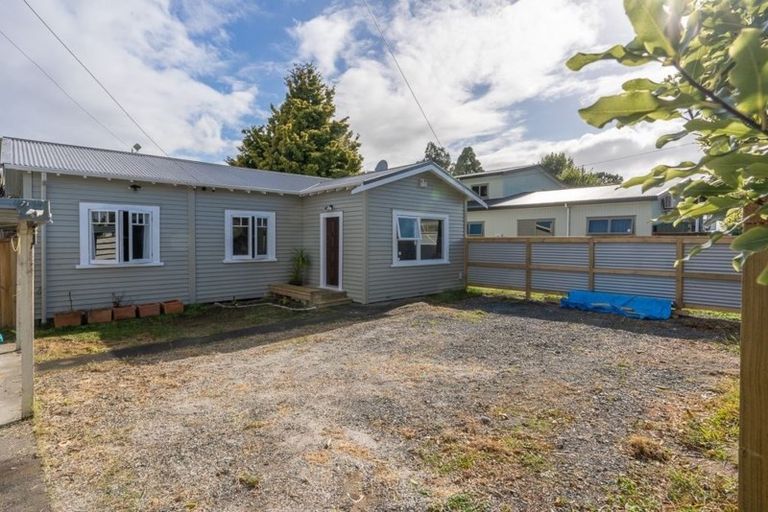 Photo of property in 35 Oxford Street, Fairfield, Hamilton, 3214