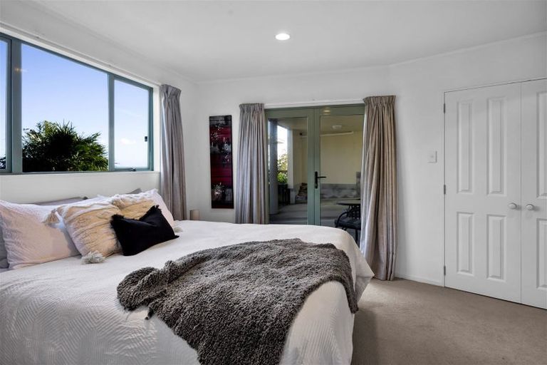 Photo of property in 3a Hillcrest Street, Glen Avon, New Plymouth, 4312