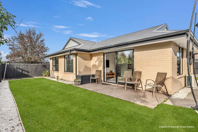 Photo of property in 2/49 Shannon Place, Belfast, Christchurch, 8051