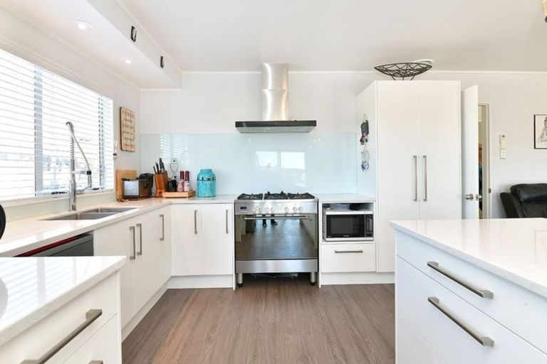 Photo of property in 10 Everard Avenue, Army Bay, Whangaparaoa, 0930