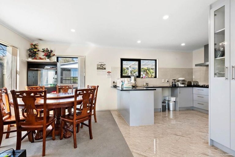Photo of property in 15 Aronia Way, Goodwood Heights, Auckland, 2105