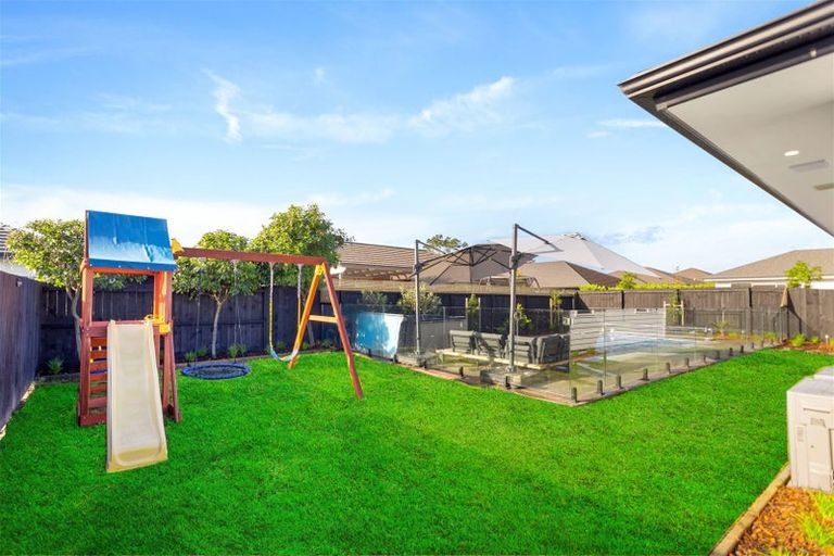 Photo of property in 5 Aporo Drive, Kumeu, 0810