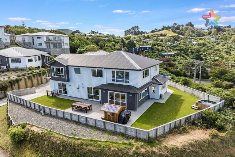 Photo of property in 2 Poto Road, Normandale, Lower Hutt, 5010