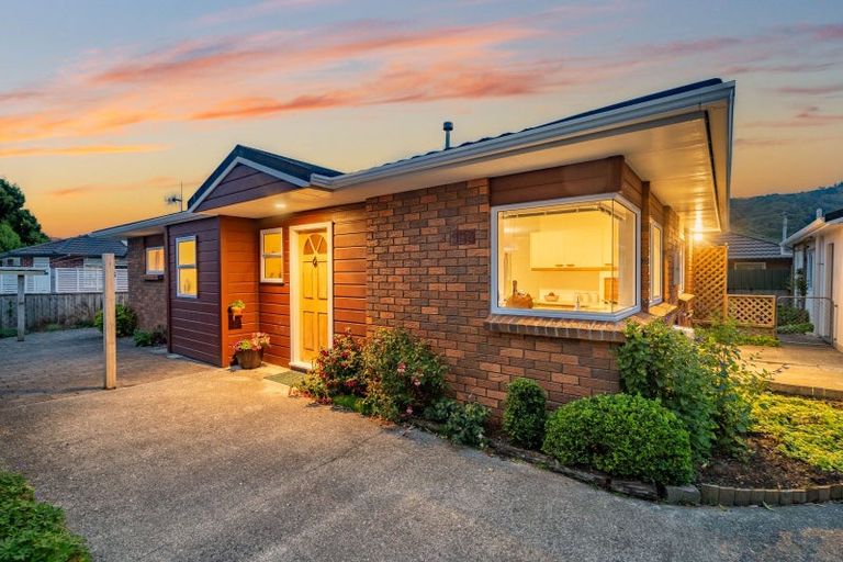 Photo of property in 3 Oak Street, Ebdentown, Upper Hutt, 5018