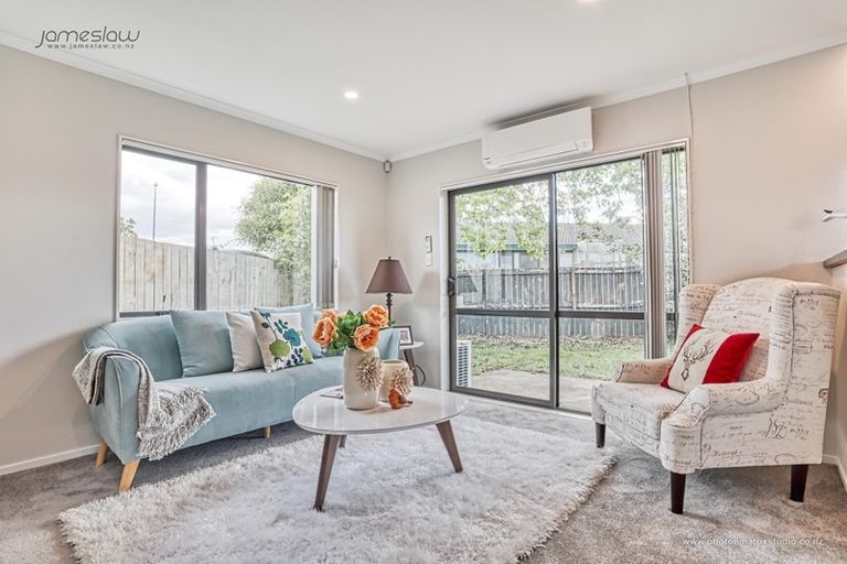 Photo of property in 2 Hamblyn Place, Ranui, Auckland, 0612