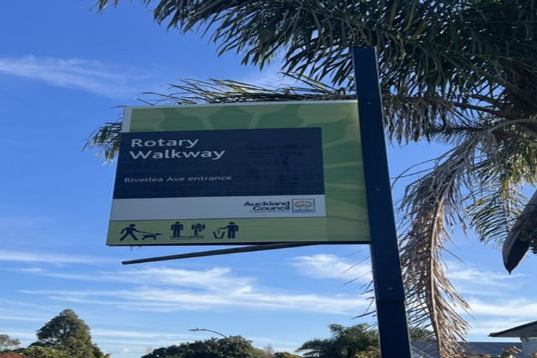 Photo of property in 1/32 Riverlea Avenue, Pakuranga, Auckland, 2010