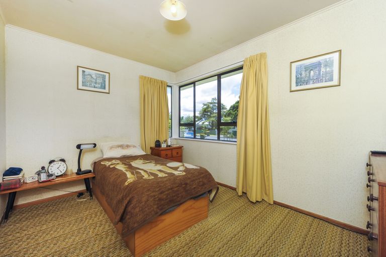 Photo of property in 24 Montmere Avenue, Te Atatu Peninsula, Auckland, 0610