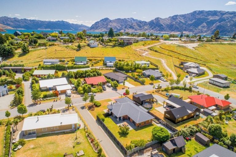 Photo of property in 20 Hewson Crescent, Lake Hawea, Wanaka, 9382