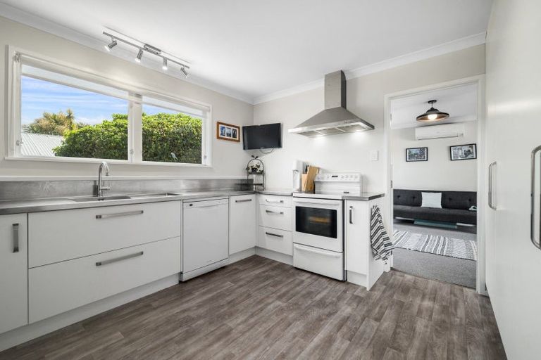 Photo of property in 54 Tremaine Avenue, Two Mile Bay, Taupo, 3330