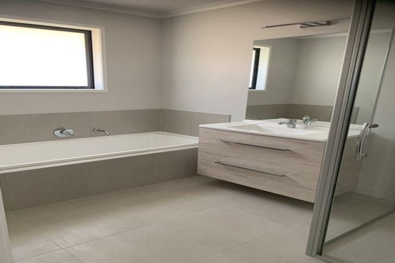 Photo of property in 24 Peacock Place, Pokeno, 2402