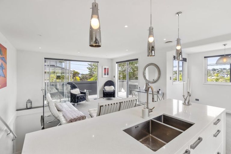 Photo of property in 1/467 Beach Road, Murrays Bay, Auckland, 0630