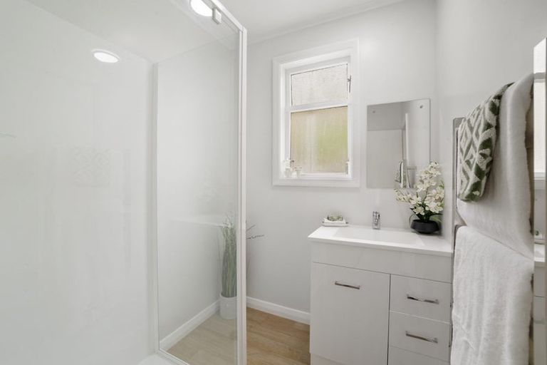 Photo of property in 15 Aplin Terrace, Ngaio, Wellington, 6035