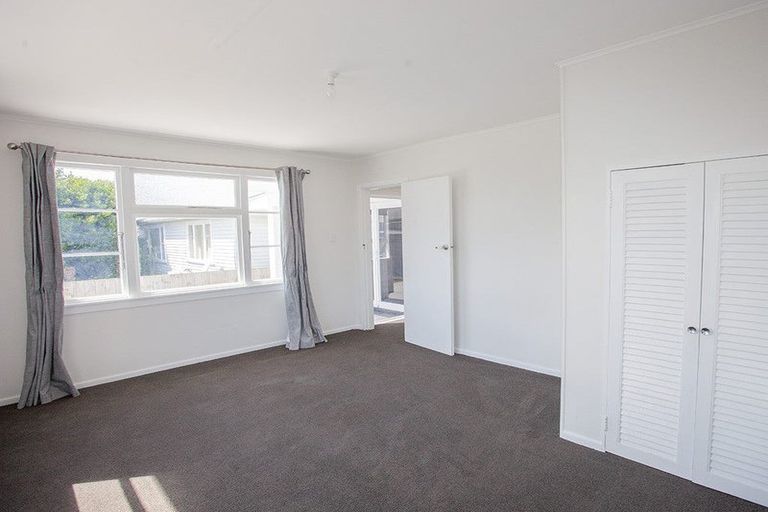 Photo of property in 3a Grey Street, Waitara, 4320
