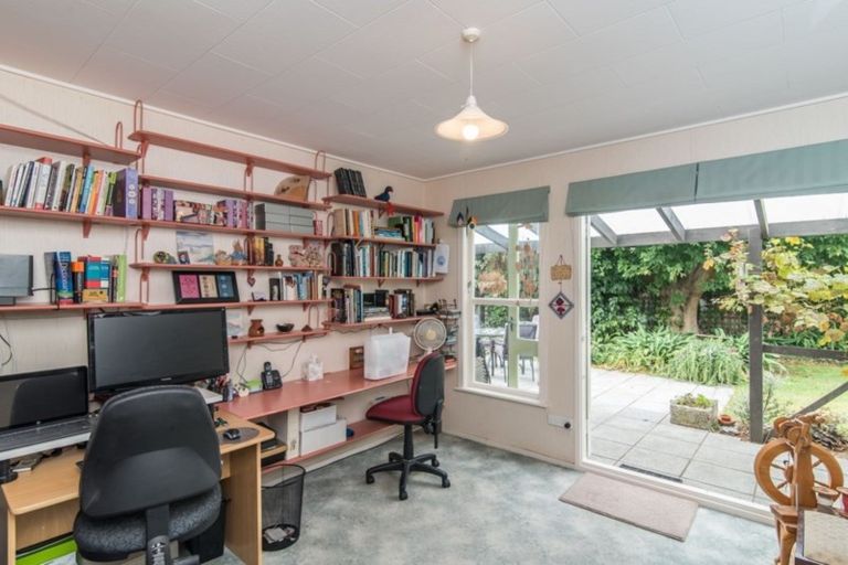 Photo of property in 5 Lesley Grove, Waikanae, 5036