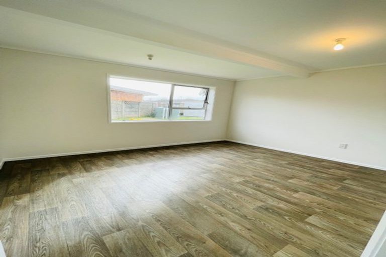 Photo of property in 3 Addison Drive, Glendene, Auckland, 0602