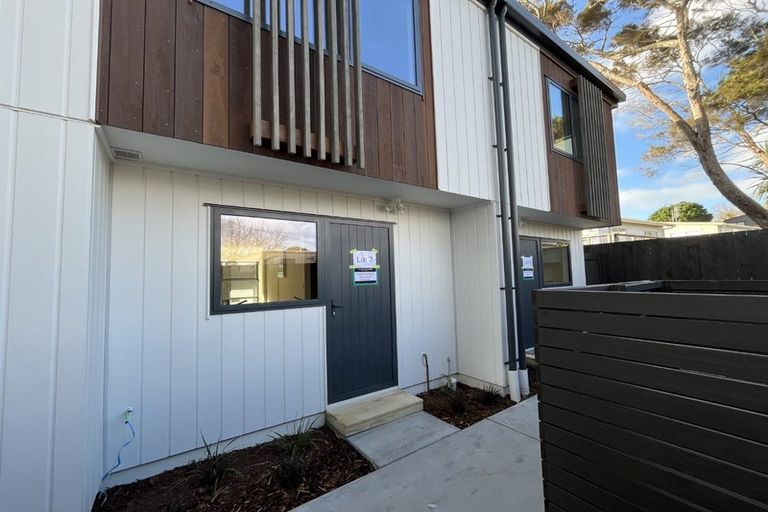 Photo of property in 7/157 Beach Haven Road, Beach Haven, Auckland, 0626