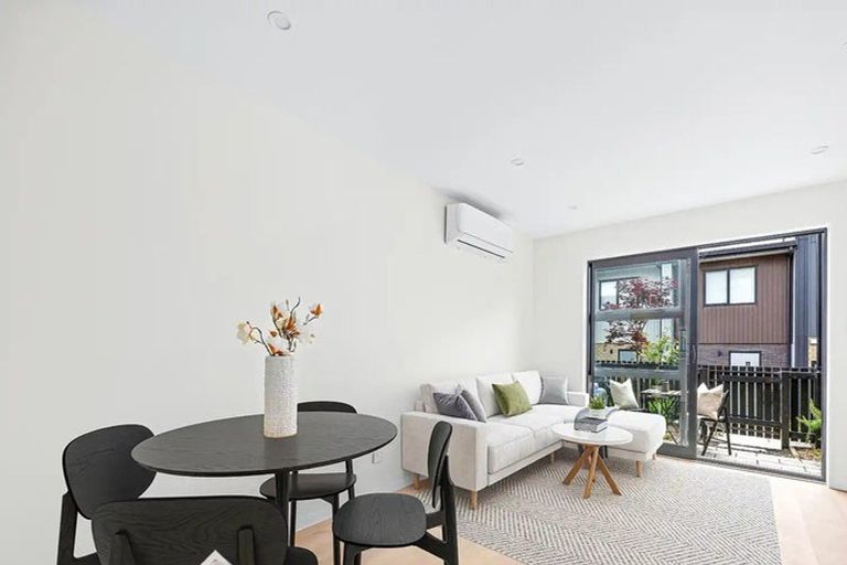 Photo of property in 3/476 West Coast Road, Glen Eden, Auckland, 0602