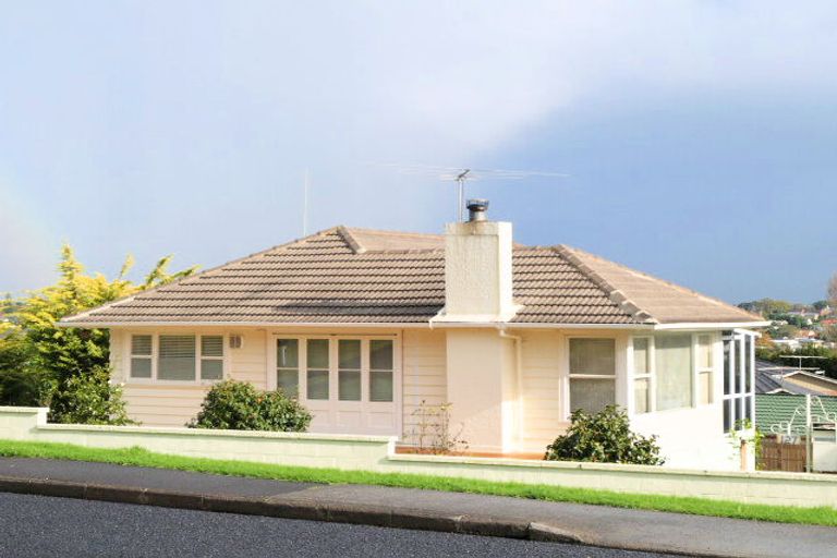 Photo of property in 1/127 Cook Street, Howick, Auckland, 2014