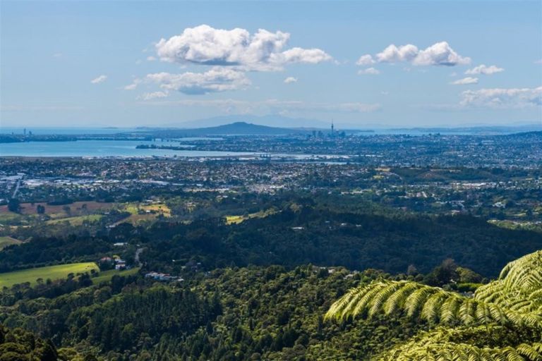 Photo of property in 531 Scenic Drive, Waiatarua, Auckland, 0612