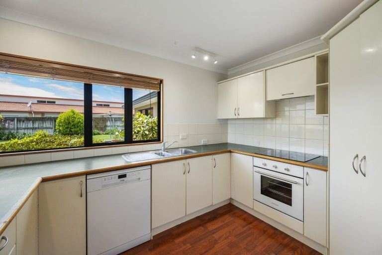 Photo of property in 8 Arataki Road, Havelock North, 4130