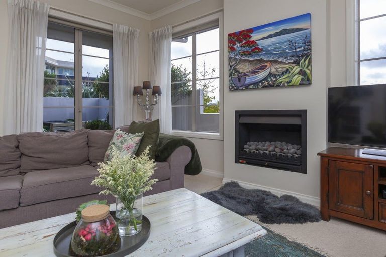 Photo of property in 136 Renown Road, Raumati South, Paraparaumu, 5032