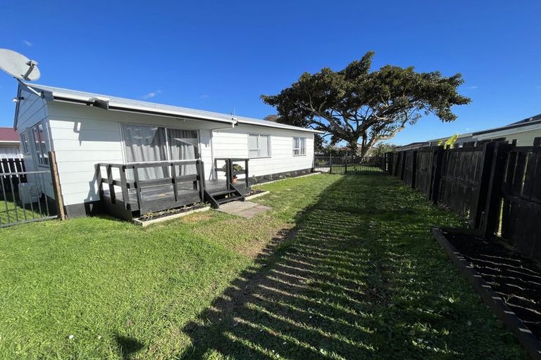 Photo of property in 2/2 Hatherley Place, Clendon Park, Auckland, 2103
