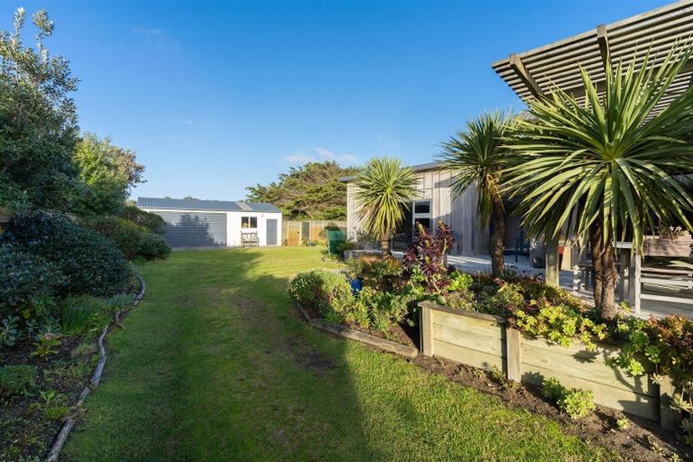 Photo of property in 28 Kent Avenue, Waitarere Beach, Levin, 5510