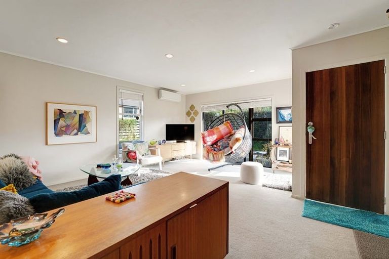 Photo of property in 1a Glenford Lane, Te Atatu Peninsula, Auckland, 0610