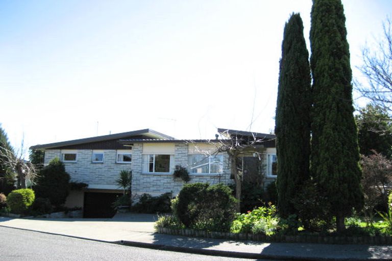 Photo of property in 1 Ashford Place, Havelock North, 4130