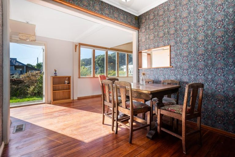 Photo of property in 1 Pukatea Street, Eastbourne, Lower Hutt, 5013