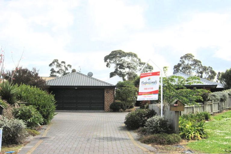 Photo of property in 20 Capricorn Place, Kawaha Point, Rotorua, 3010