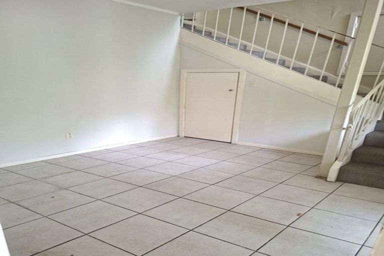 Photo of property in 280 Great South Road, Papakura, 2110