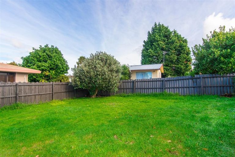 Photo of property in 2/16 Barneys Farm Road, Clendon Park, Auckland, 2103