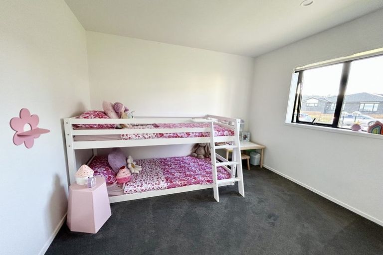 Photo of property in 25 Paihere Street, Huapai, Kumeu, 0810