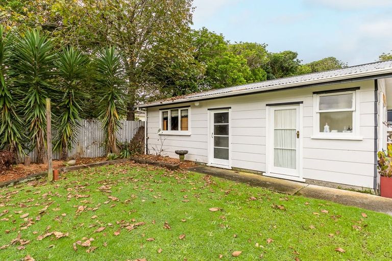 Photo of property in 9 Patterson Grove, Waikanae, 5036