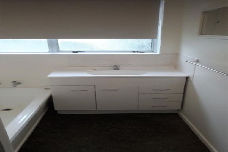 Photo of property in 28 Kaikoura Street, Maupuia, Wellington, 6022