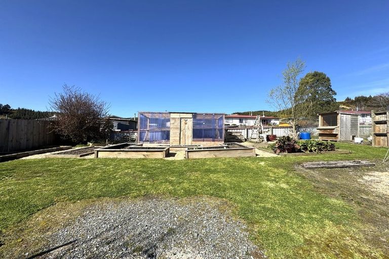 Photo of property in 82 Salcombe Street, Kaitangata, 9210