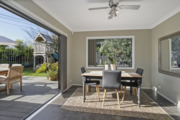 Photo of property in 8 Kiekie Road, Mangere Bridge, Auckland, 2022