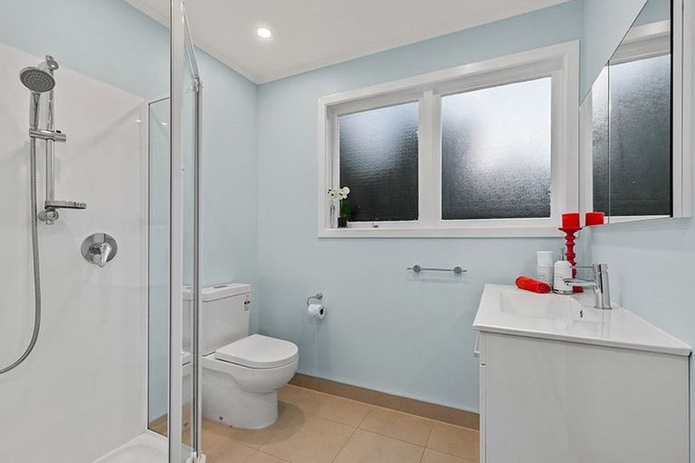 Photo of property in 13 Claverdon Drive, Massey, Auckland, 0614