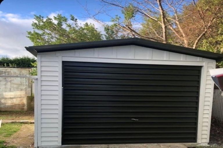 Photo of property in 1 Huia Place, Levin, 5510