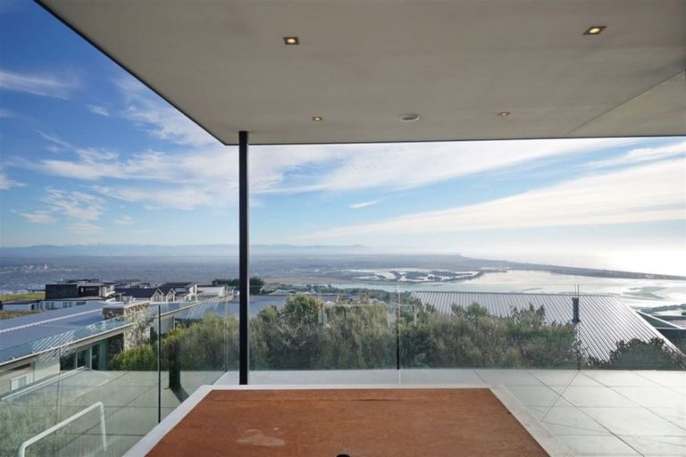 Photo of property in 1 Clearview Lane, Mount Pleasant, Christchurch, 8081