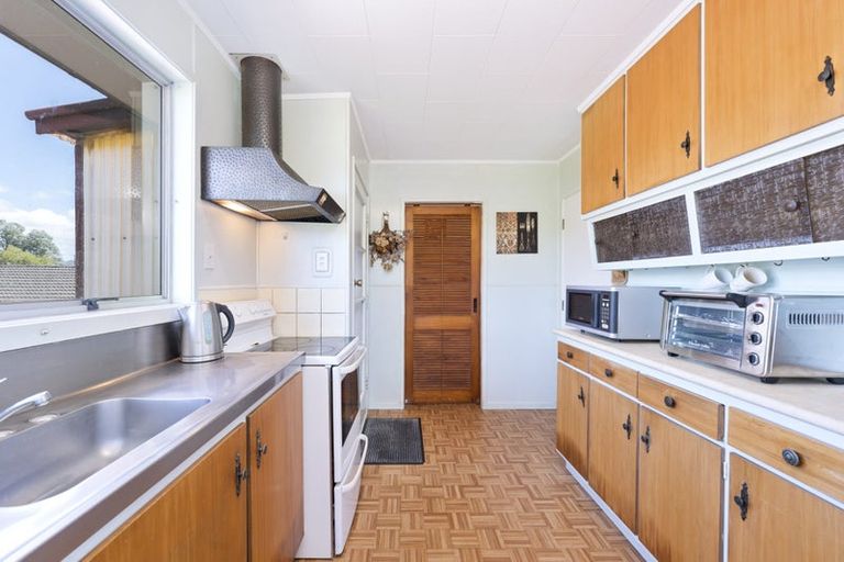 Photo of property in 19 Pankhurst Place, Sunnyvale, Auckland, 0612