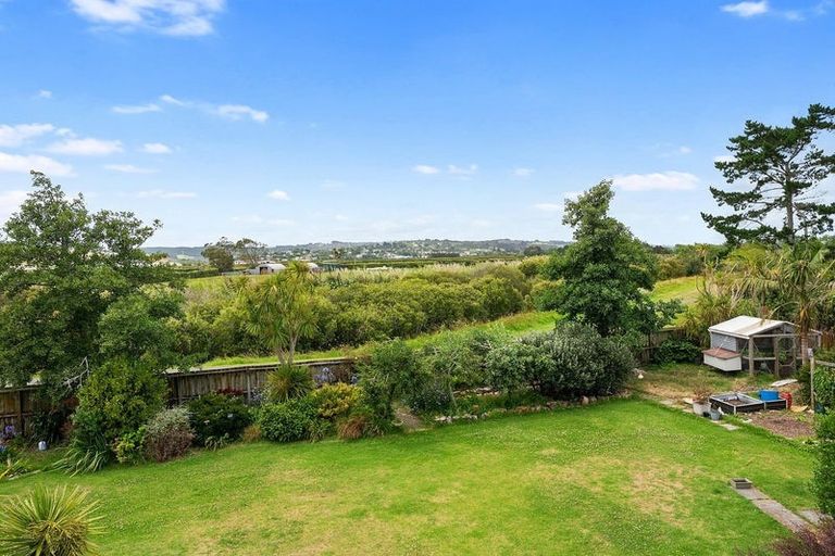 Photo of property in 28a Te Moau Avenue, Parakai, 0830