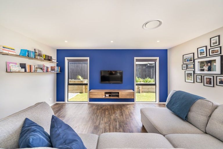 Photo of property in 11 Rewarewa Way, Timberlea, Upper Hutt, 5018