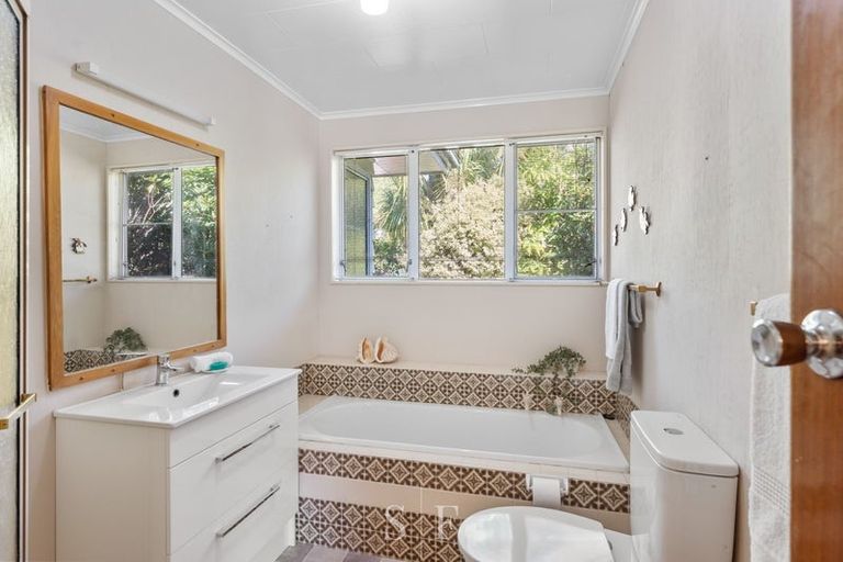 Photo of property in 53 Seddon Street, Waikanae, 5036