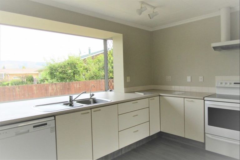 Photo of property in 1 Churchill Place, Waimate, 7924