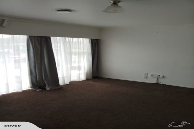 Photo of property in 37 Cascades Road, Pakuranga Heights, Auckland, 2010