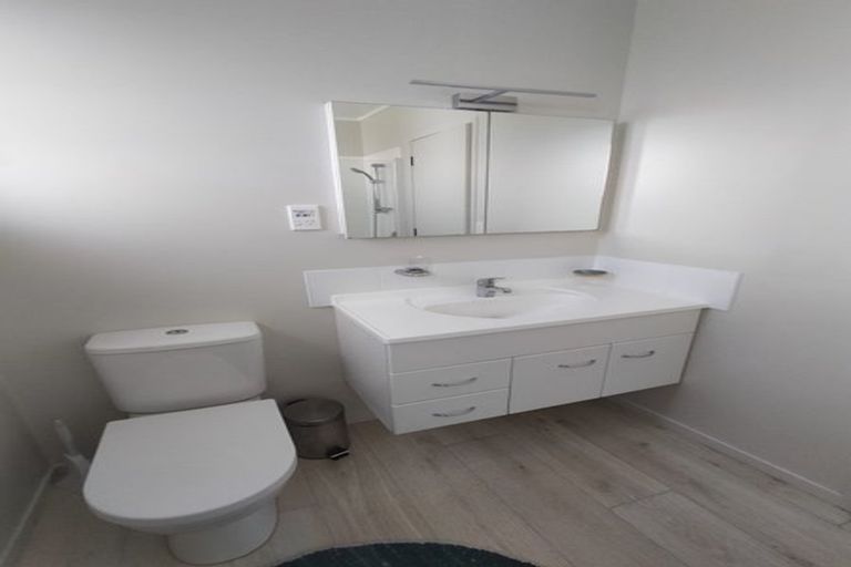 Photo of property in 10 Doone Place, Massey, Auckland, 0614