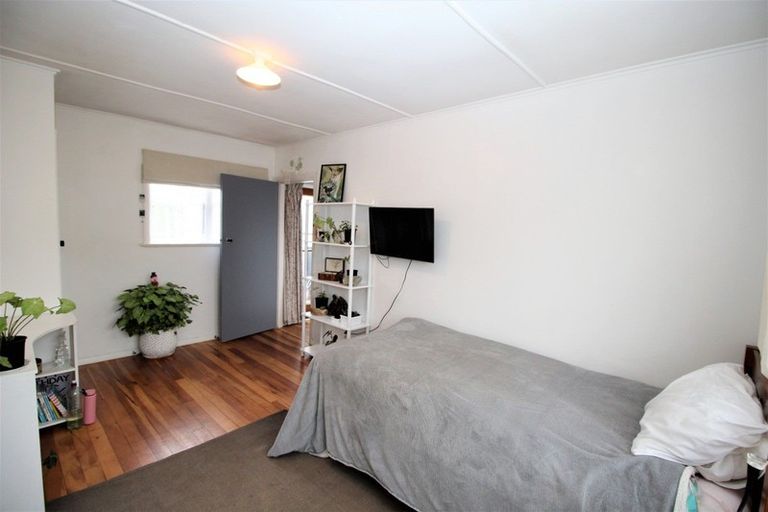 Photo of property in 27 Burgoyne Street, Woodville, 4920
