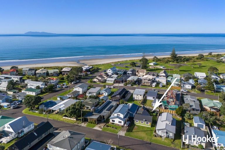 Photo of property in 12 Marine Avenue, Waihi Beach, 3611